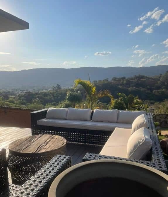 deck com vista na Casa aconchegante com piscina em Tiradentes