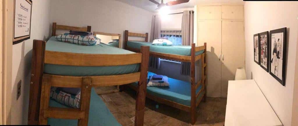 Camas de beliche no quarto do Family Hostel