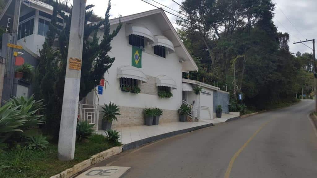 Vista da frente da Minha casa, sua casa, em São Bento do Sapucaí.