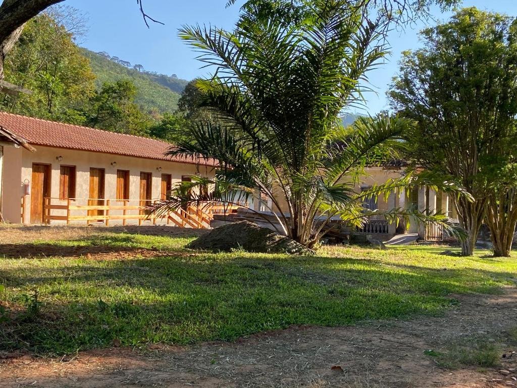 Vista da frente da Hospedaria Paiol, em Airbnb em São Bento do Sapucaí. 