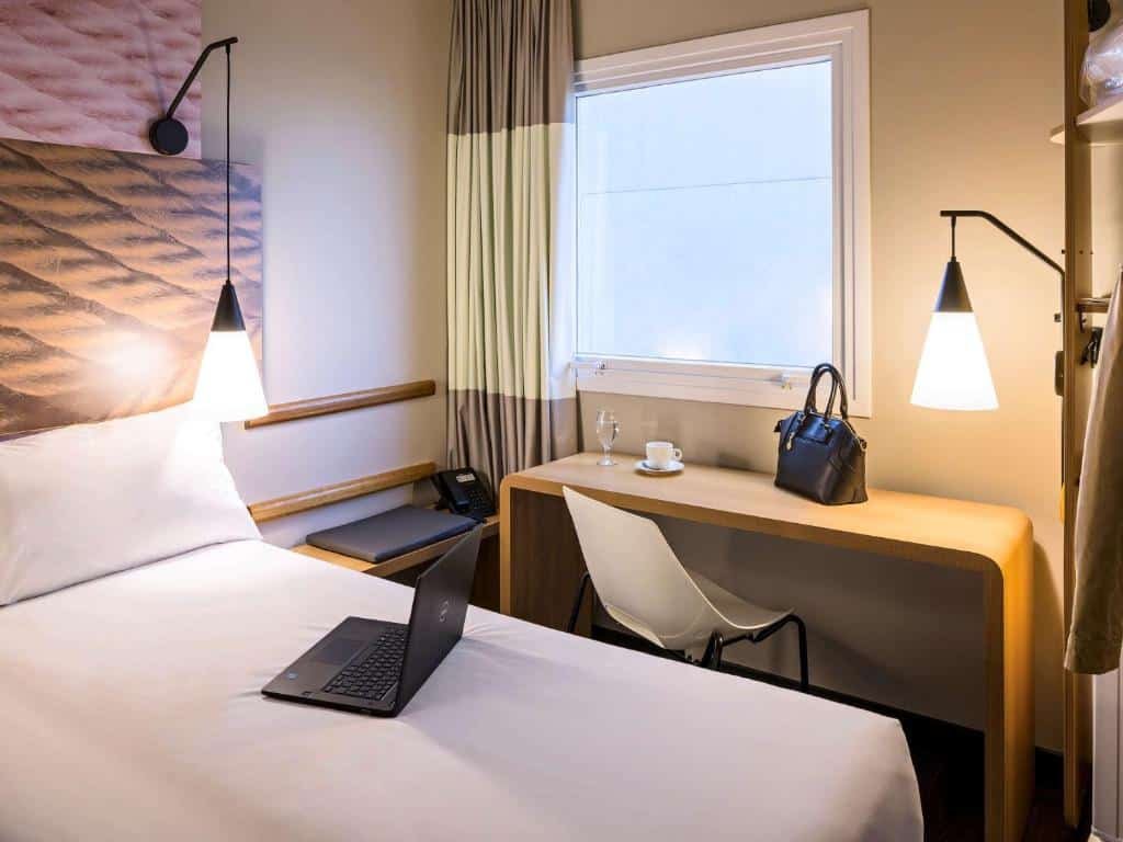 Quarto de um dos hotéis Ibis em São Paulo