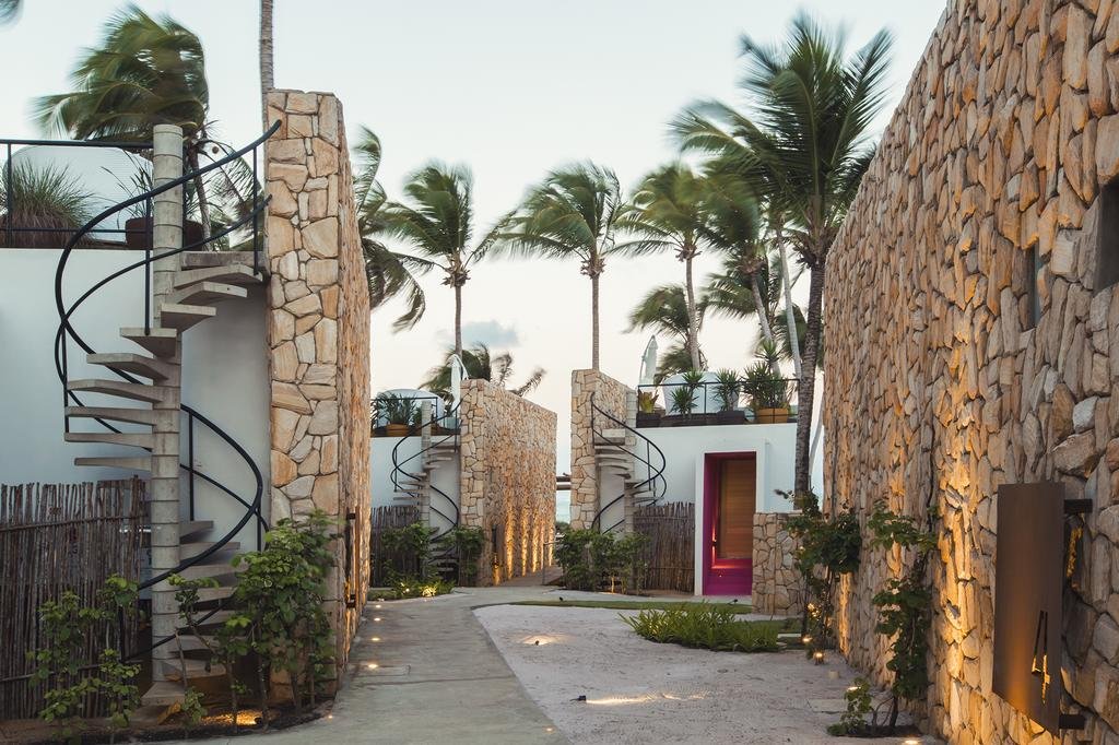 Uma das pousadas na Praia do Patacho