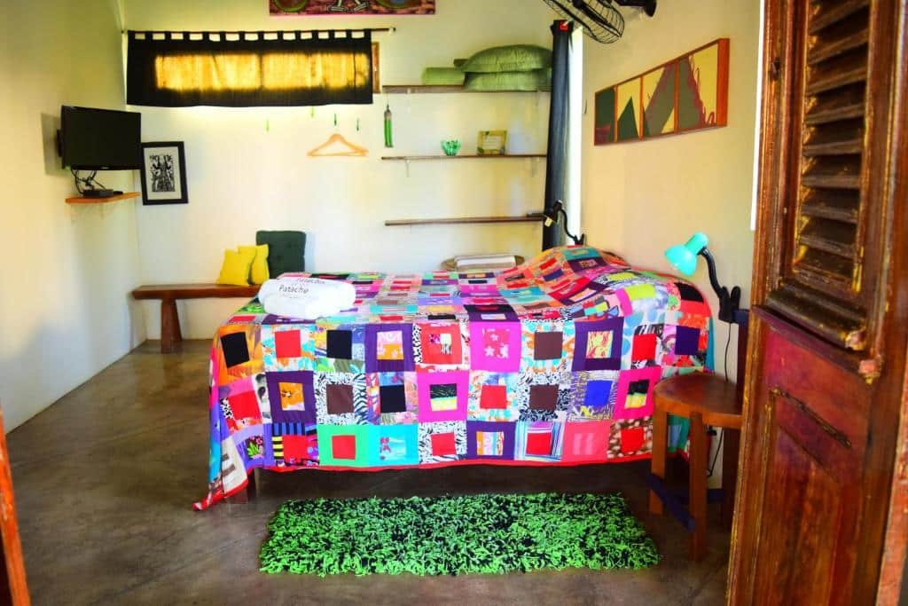 Uma das pousadas na Praia do Patacho