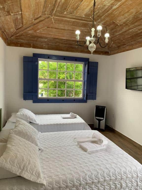 quarto com duas camas no Flat com Piscina no Centro de Tiradentes