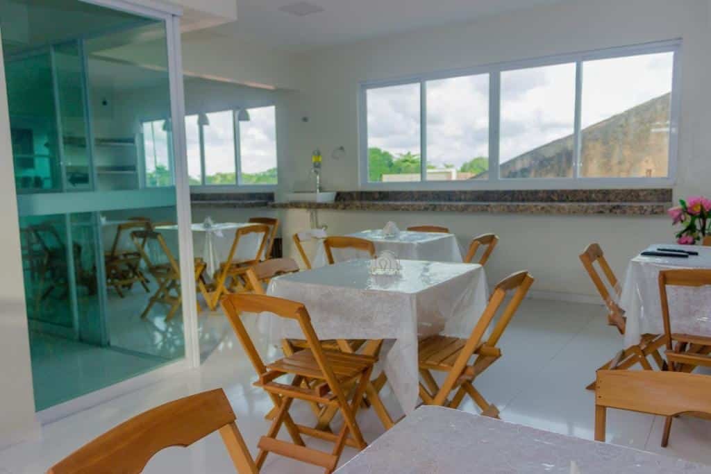 Sala de café da pousada Vila do Carmo em Parnaíba.